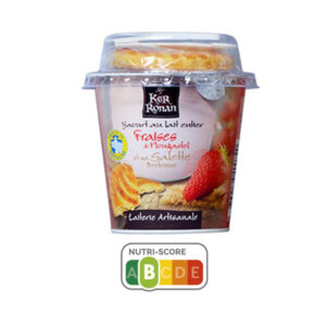 Image d'un pot de yaourt brassé à la fraise de Plougastel accompagné d'une galette bretonne sur le dessus du pot, de la marque Ker Ronan